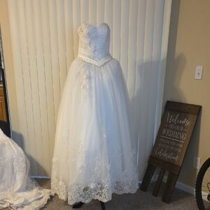 Elegant Strapless Wedding Dress